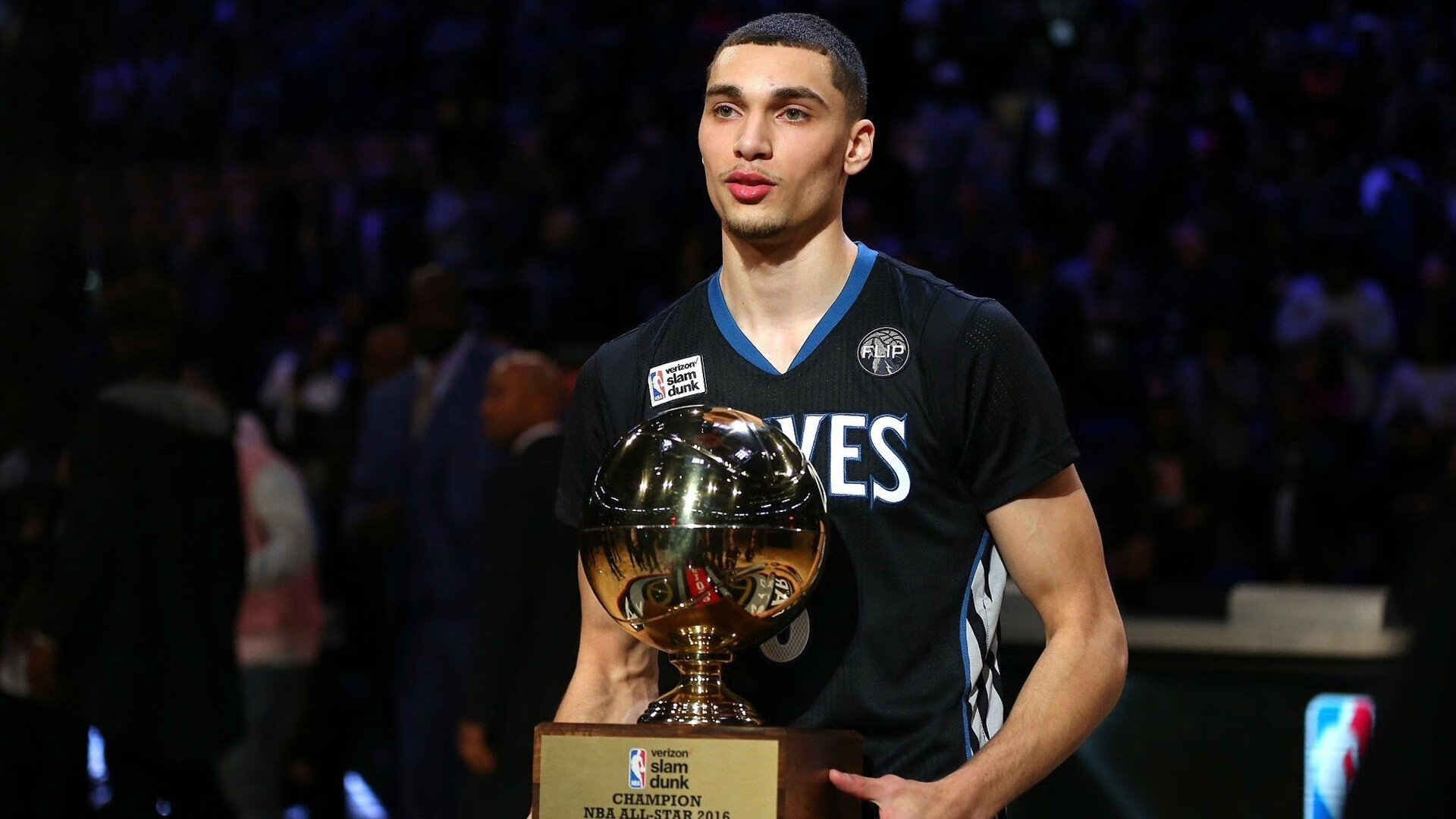 乐鱼体育官网登录-换上又换下!热刺6500万标王沦为水货,热刺队标超清