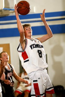 乐鱼官方-上海队新援爆发,冲击季后赛崭露头角!,上海队最新球员